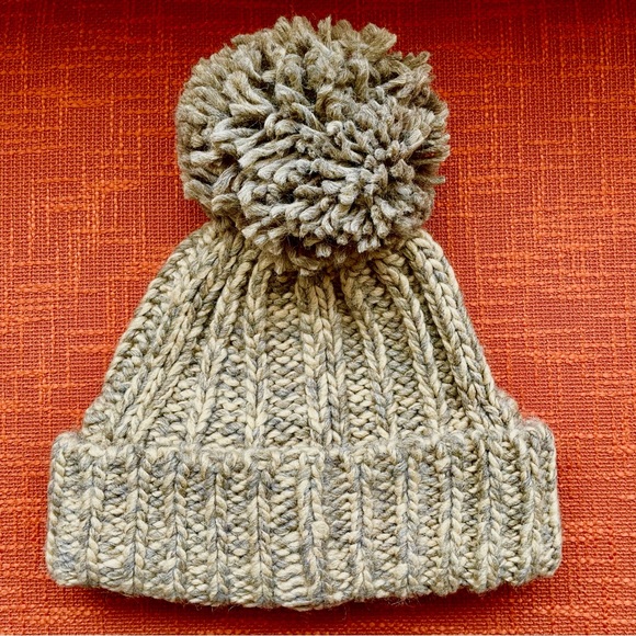 Portolano Women’s Wool Blend Chunky Cable Knit Pom Pom Beanie Hat NWT